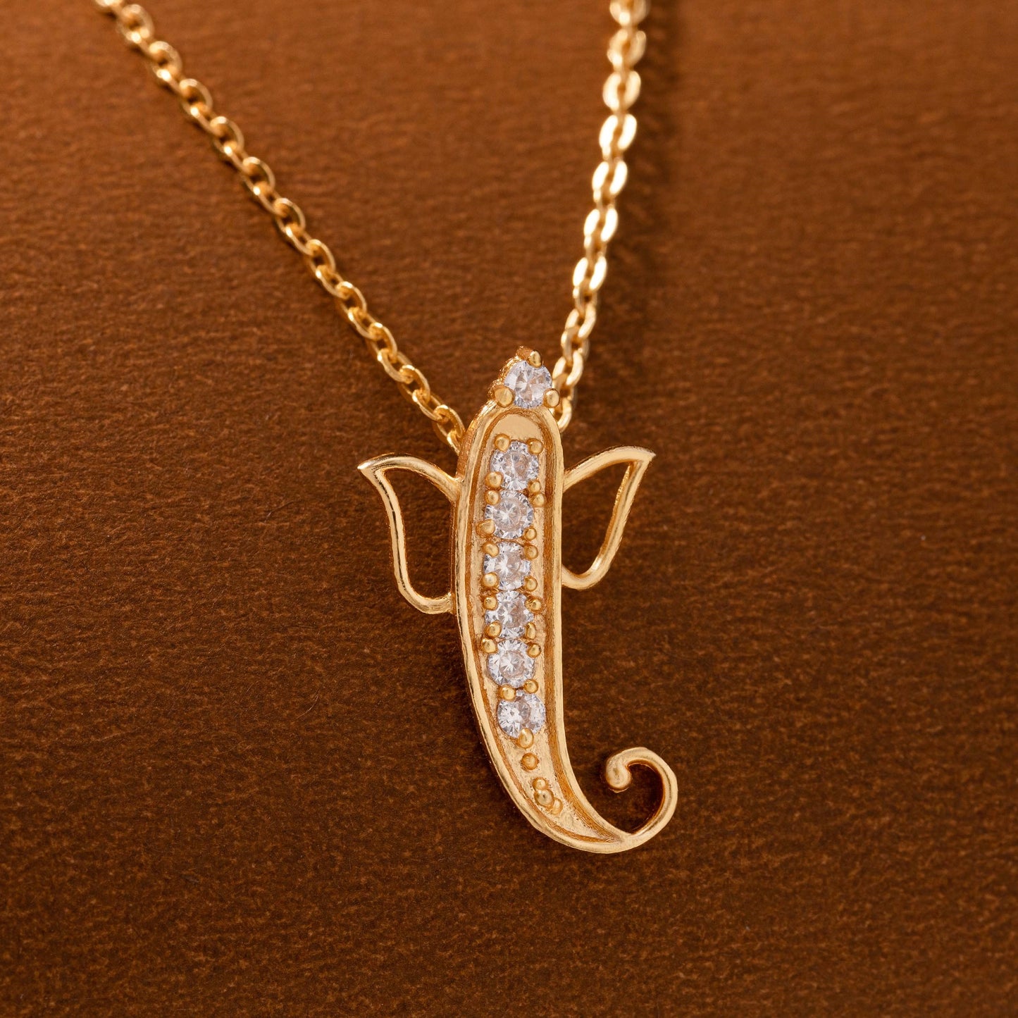 white divine trunk pendant