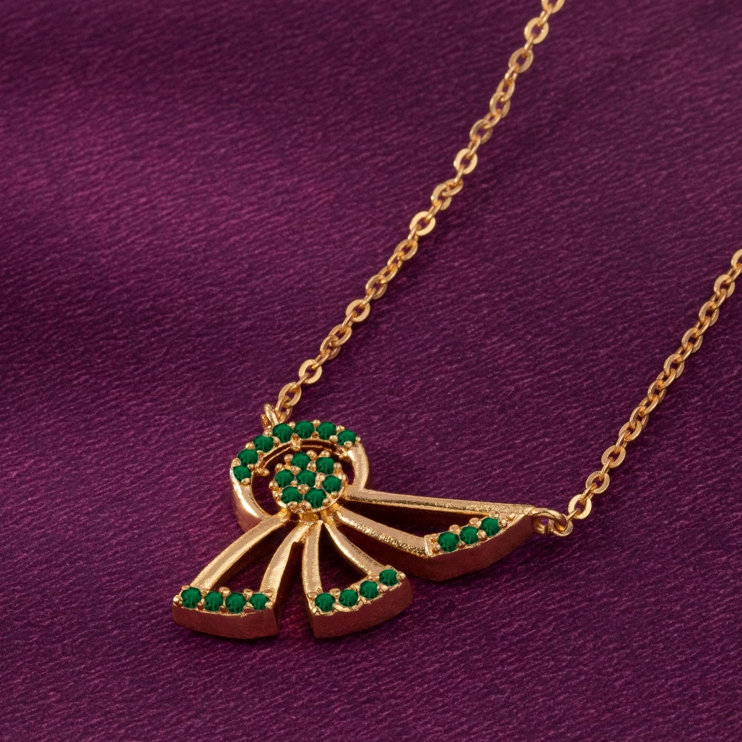 green crimson bloom necklace