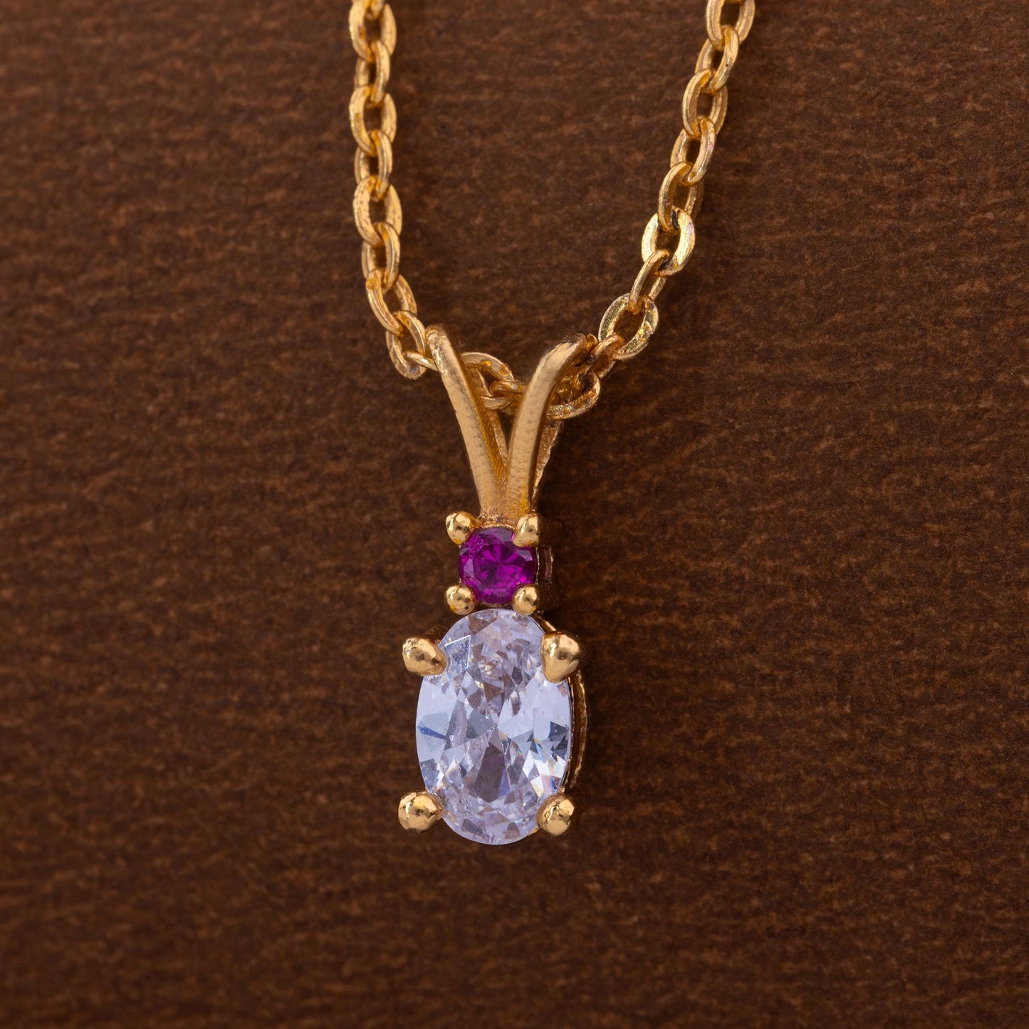 golden necklace with diamond