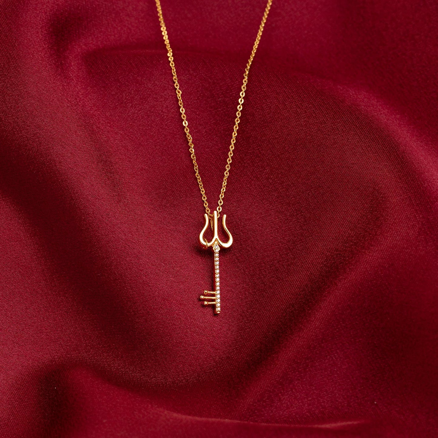 golden necklace with a diamond pendant