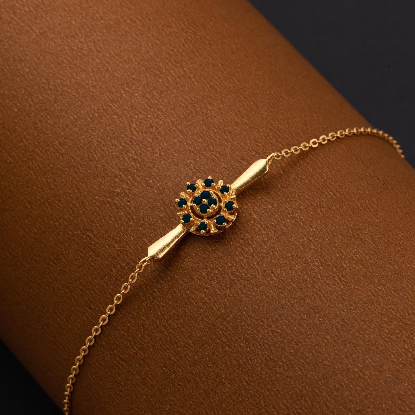 golden bracelet with a diamond and a small diamond variants