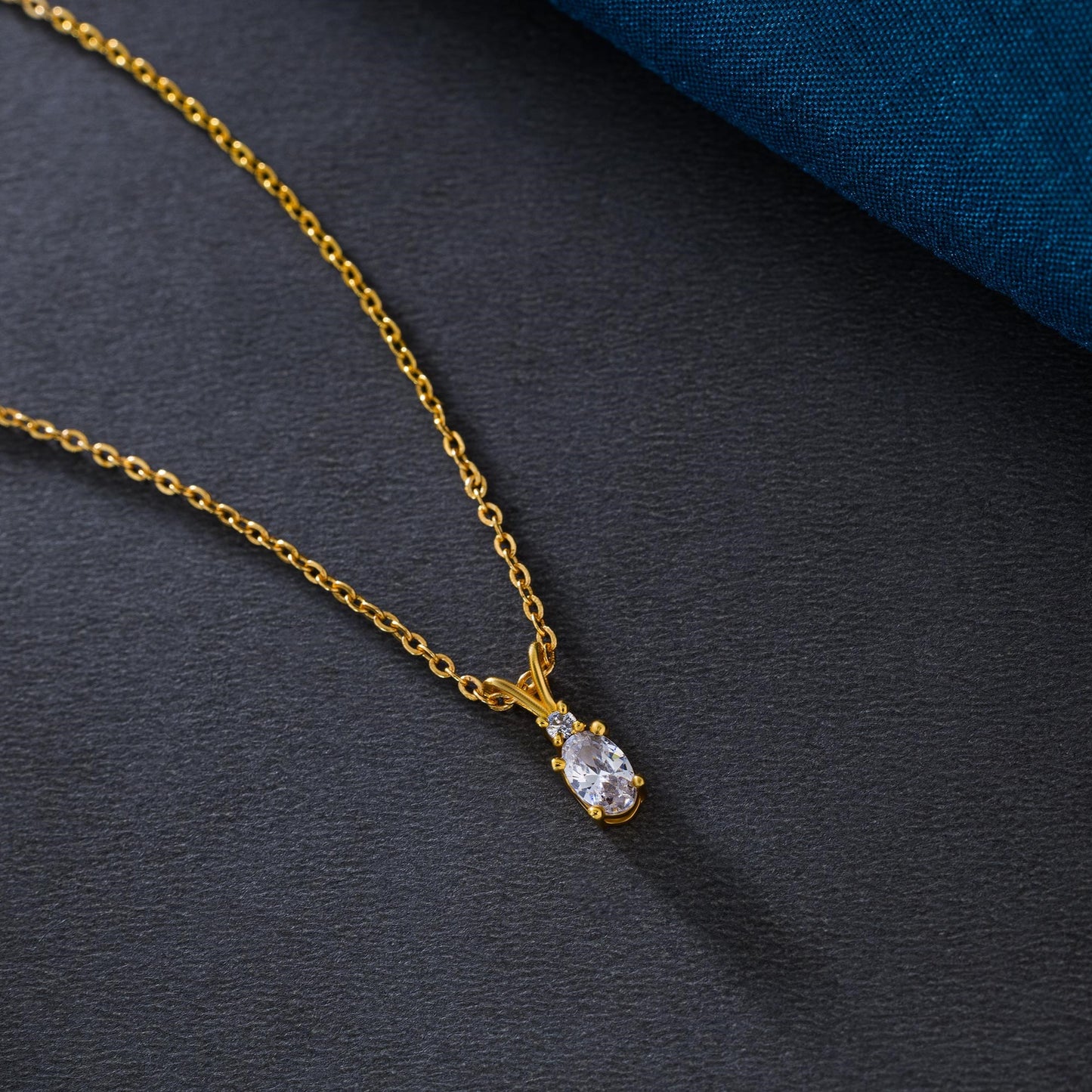 golden necklace with diamond