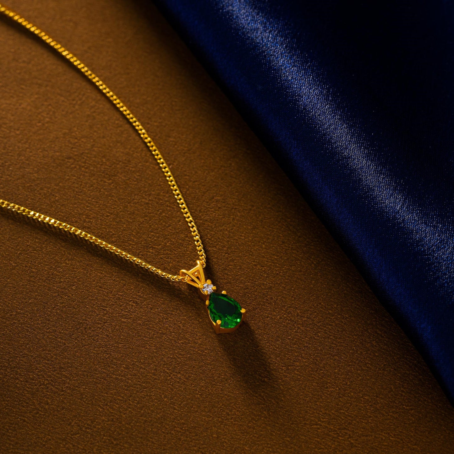 green teardrop elegance necklace