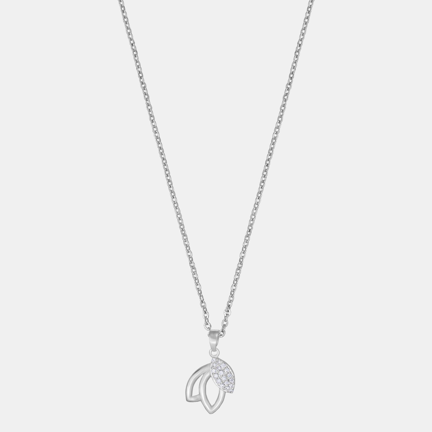 elevate your look with this exquisite white golden necklace